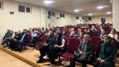 Gölcük Belediyesi tarafından düzenlenen "Erken Teşhis Hayat Kurtarır" adlı panelde