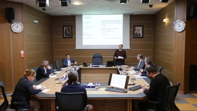 Kocaeli Büyükşehir Belediyesi'nin encümen toplantısında, son kullanma tarihi geçmiş ürünleri