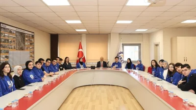 Gebze Belediyesi'nin gençlik projesi 41 Genç'in 10. dönem katılımcı gençleri,