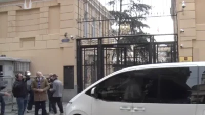 Rusya ve ABD heyetleri, görüşme için Rusya'nın İstanbul Başkonsolosluğu'na giriş