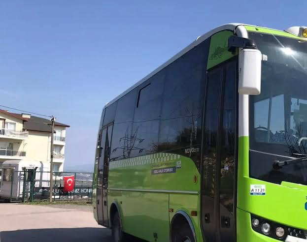 İzmit Karamürsel seferi yapan otobüste yolcular arasında siyaset tartışması çıktı.