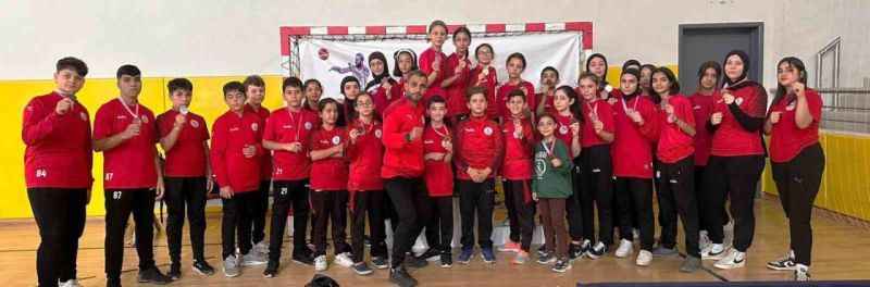 Kartepe’de düzenlenen Cumhuriyet Kupası Karate Şampiyonası’na katılan Körfez Gençlerbirliği Spor