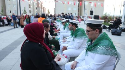 Çayırova’da 12 özel birey için asker kınası düzenlendi. Derince Deniz