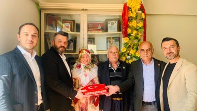 İzmit Belediyesi, Çayırova’da yaşayan şehit ailelerini evlerinde ziyaret ederek minnet