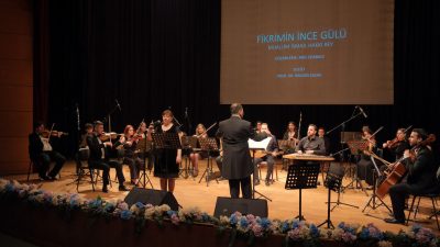 Sakarya Üniversitesi’nin daveti üzerine kentte konser veren Büyükşehir Oda Orkestrası’nın