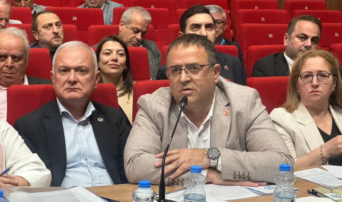 Kocaeli Büyükşehir Meclisi’nde konuşan Derince Belediye Başkanı Sertif Gökçe, trafik