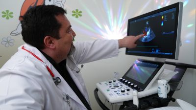 Çocuk Kardiyolojisi Uzmanı Prof. Dr. Cenap Zeybek, çocuklarda hipertansiyonun sinsi