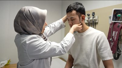 Kazakistan'da akut lösemi tanısıyla İstanbul'a gelen 21 yaşındaki Azamat Iltyzyr,