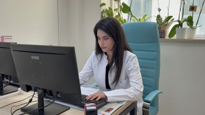 Hava sıcaklıklarının artmasıyla birlikte kalın kıyafetler giymeye devam edenlere, Dermatolog