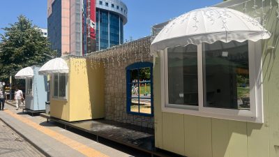 MHP İzmit İlçe Başkanı İlker Kazan, İzmit Belediyesi’nin “Edebiyat Sokağı”