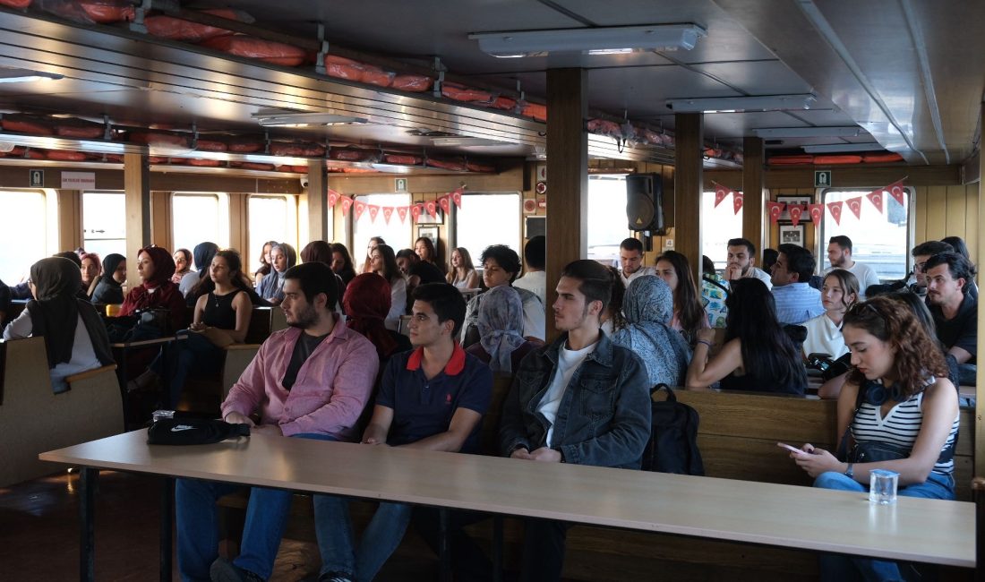 Kocaeli Büyükşehir Belediyesi, “Kılavuz Kariyer Programı” ile gençleri hem bugünün