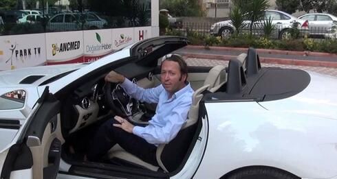 Yaptığı bitkisel karışımlarla ekranların tartışılan ismi olan Doktor Ömer Coşkun,