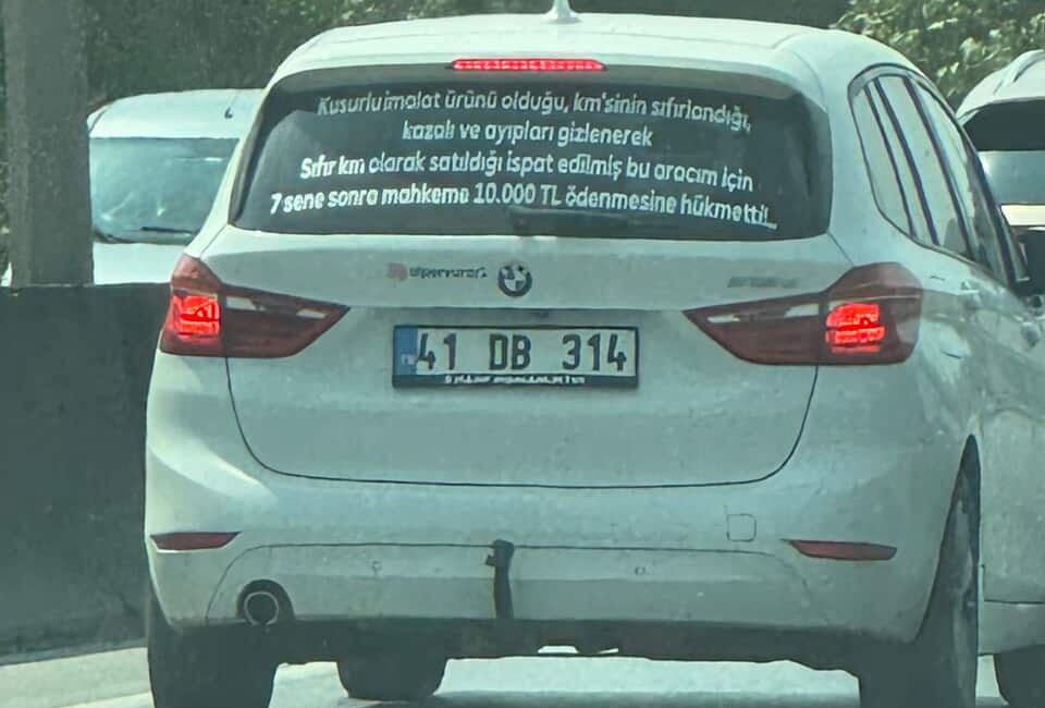 Kocaeli'de bir sürücü, sıfır kilometre diye satın aldığı BMW marka