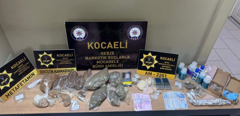 Kocaeli Emniyet Müdürlüğü ekiplerince İzmit ve Gebze ilçelerinde düzenlenen uyuşturucu