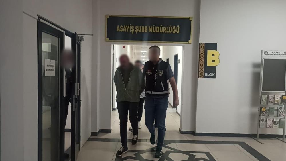 Kocaeli'nin Derince ilçesinde meydana gelen oto hırsızlığı olayını gerçekleştirdiği değerlendirilen