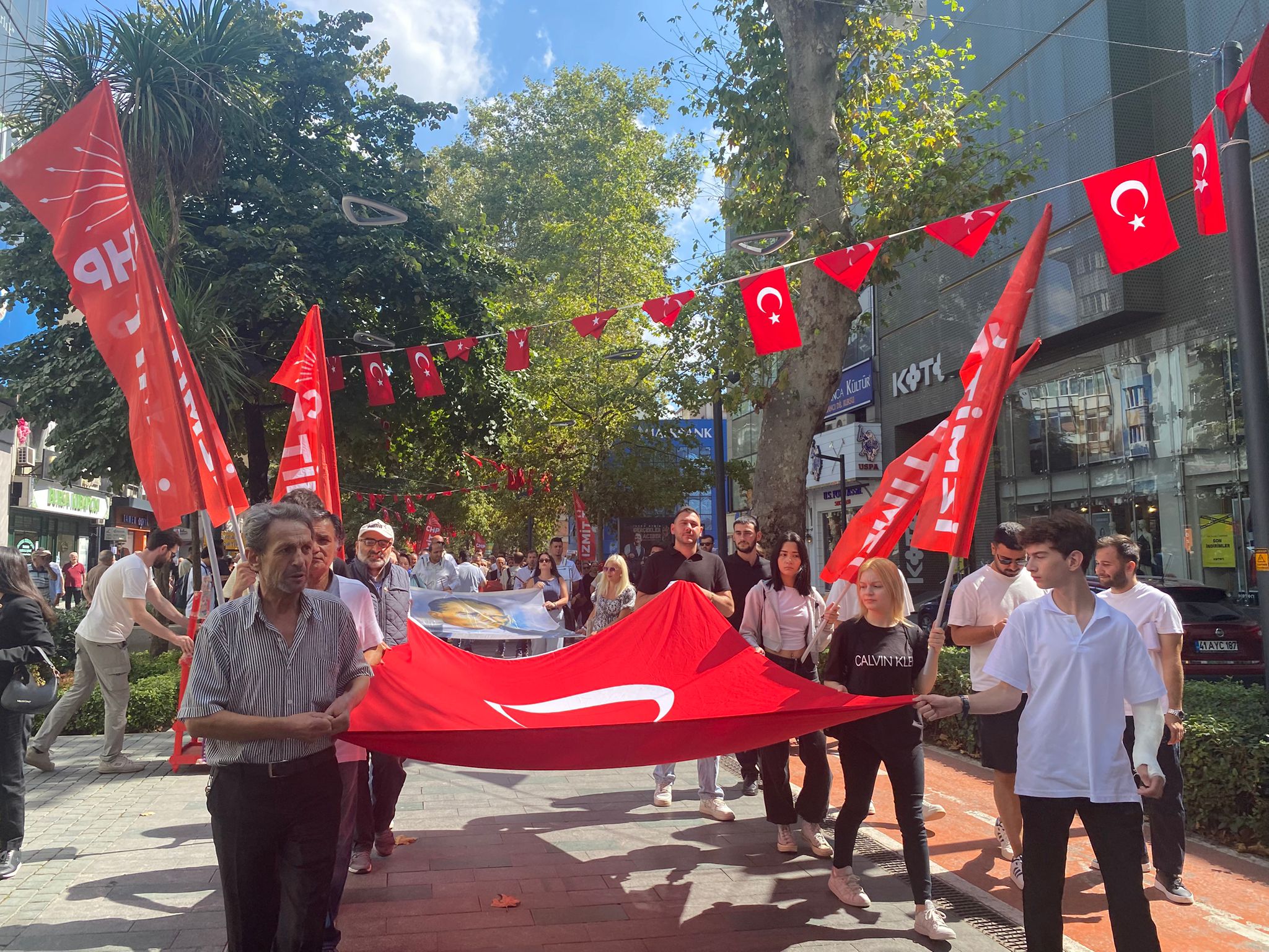 Cumhuriyet Halk Partisi (CHP) Kocaeli, partinin  102. Kuruluş yılını kutladı.