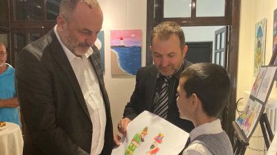 Koç-Der Kocaeli Otizmli Çocuklar Derneği'nin Eski Tren Garı'nda gerçekleştirdiği resim