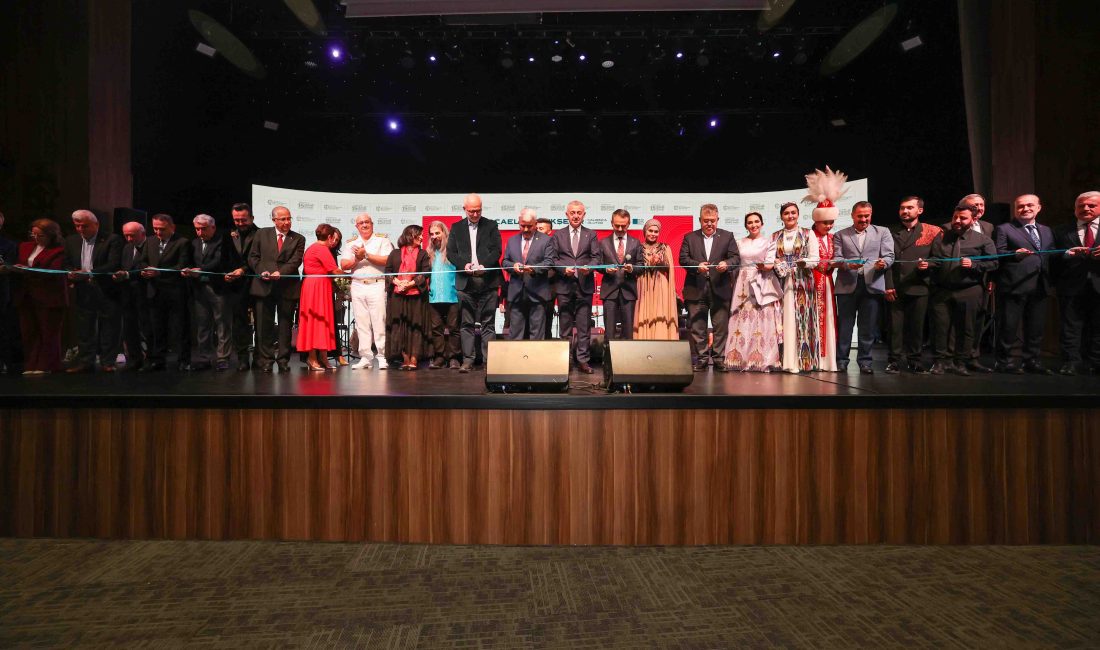 Kocaeli Büyükşehir Belediyesi'nin bu yıl 15.'sini düzenlediği Kocaeli Kitap Fuarı,