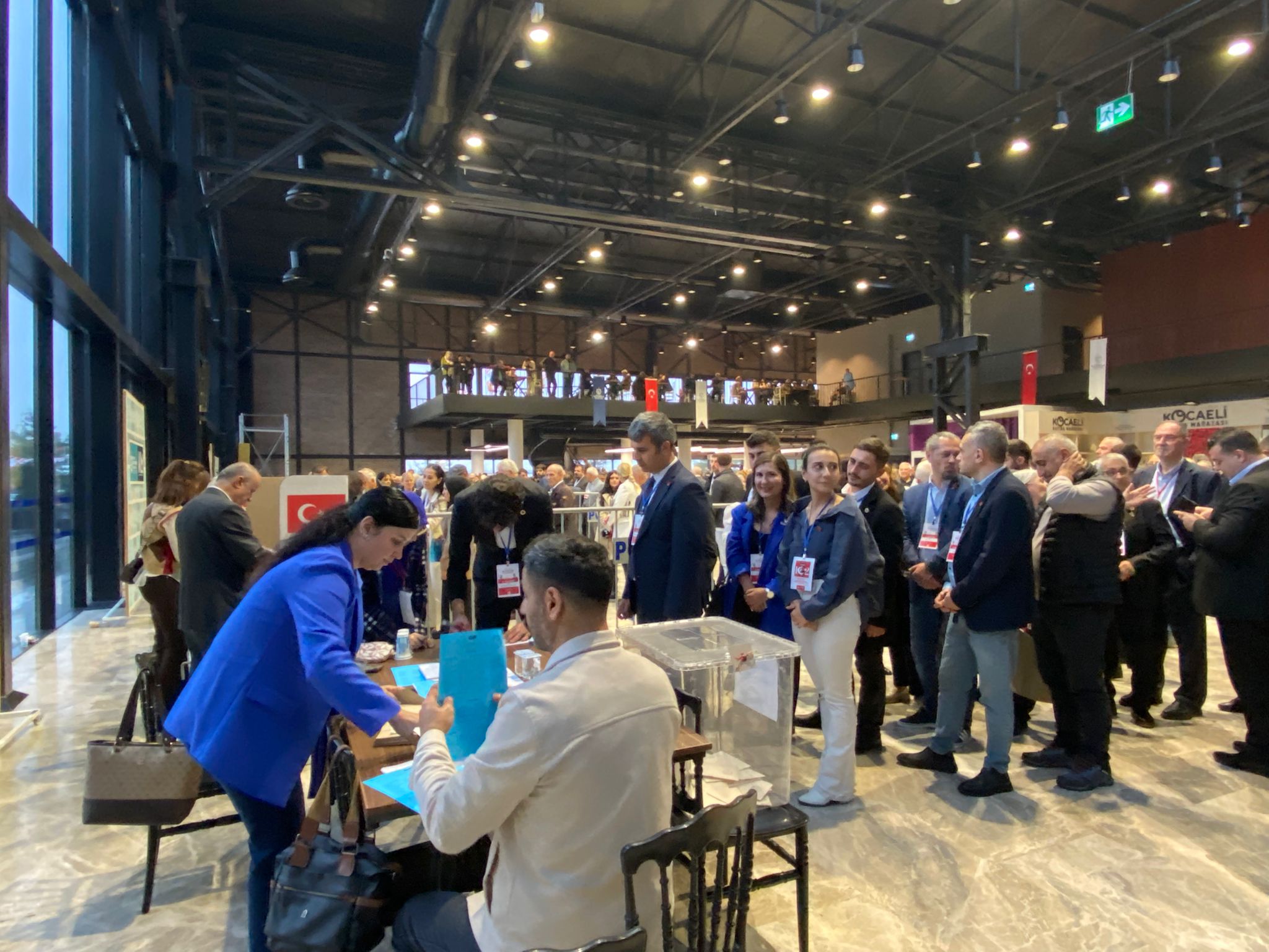 CHP Kocaeli İl Kongresi'nde oy kullanma süreci başladı. 642 delege