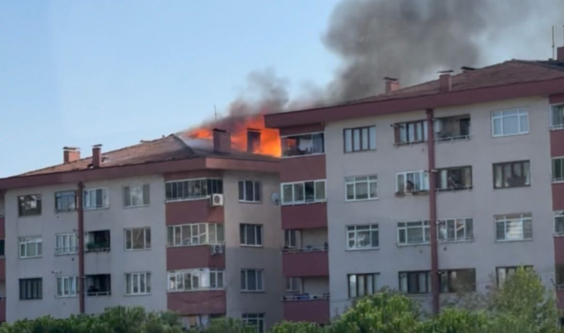 Kocaeli'nin İzmit ilçesi Kuruçeşme mevkiinde bulunan binanın çatı katında yangın