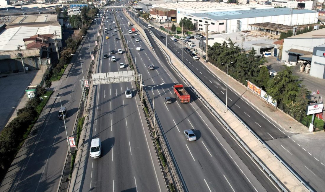 Kocaeli Büyükşehir Belediyesi, kentin ulaşımında tıkanan damarlarını ardı ardına açıyor.