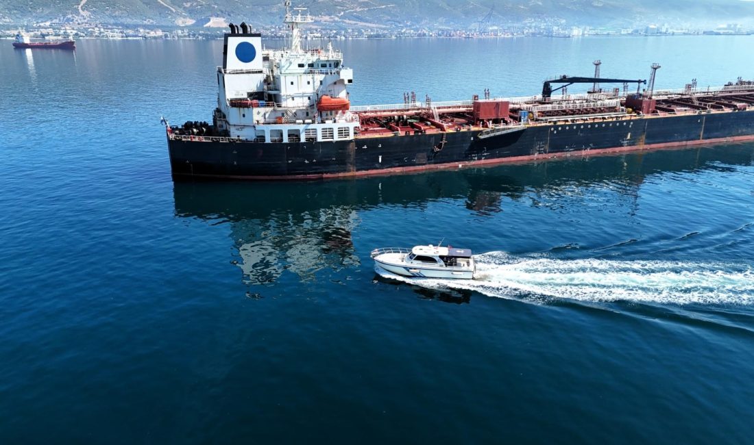 Kocaeli Büyükşehir Belediyesi, yürüttüğü denetim ve temizlik çalışmaları ile İzmit