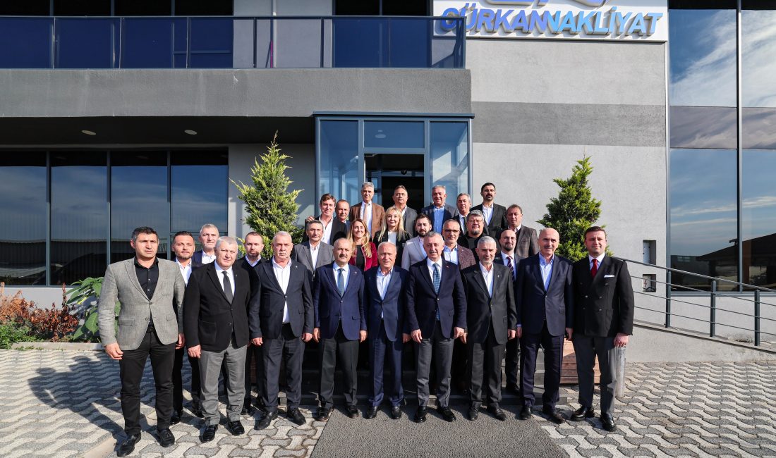 Gebze’de iş dünyasıyla bir araya gelen Kocaeli Büyükşehir Belediye Başkanı