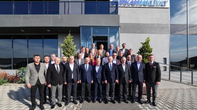 Gebze’de iş dünyasıyla bir araya gelen Kocaeli Büyükşehir Belediye Başkanı