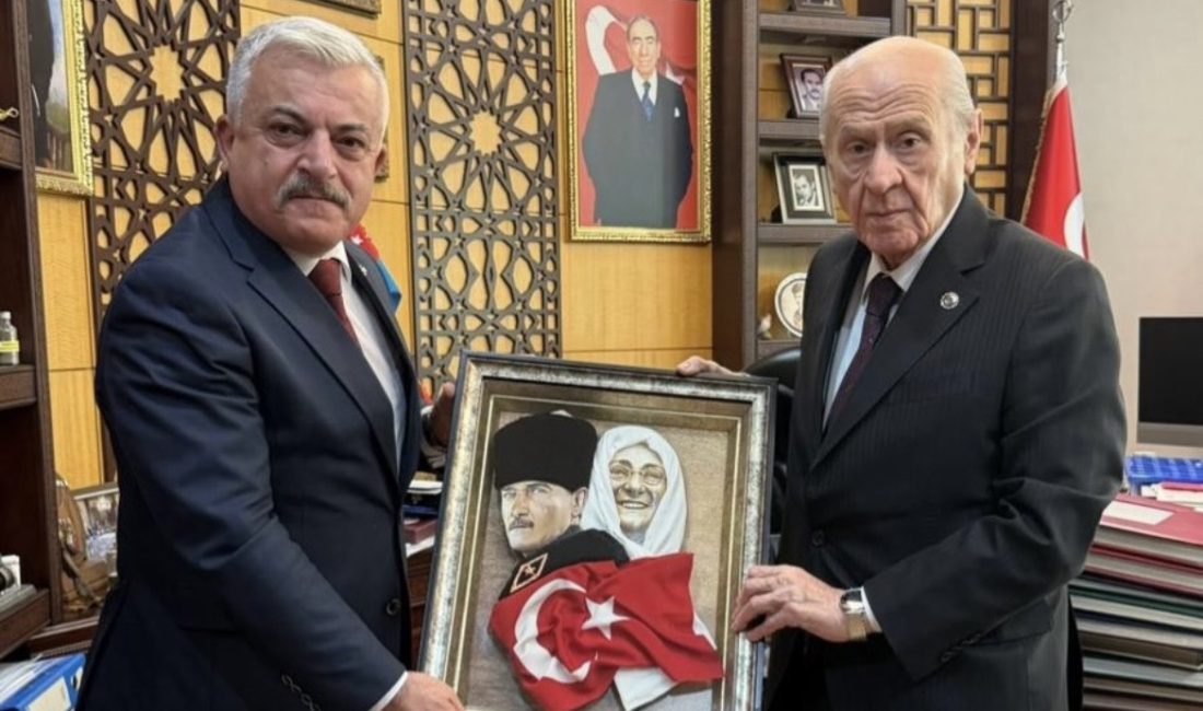 Tuncay Batı, Genel Merkez ziyaretinde Devlet Bahçeli’ye hazırladıkları rapor ve