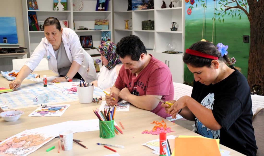 Kocaeli Büyükşehir Belediyesi bünyesinde hizmet veren Gonca Engelsiz Yaşam Merkezi,