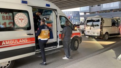 Kocaeli’nin İzmit ilçesinde iki aracın çarpışması sonucu meydana gelen trafik