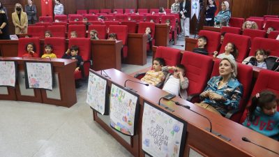 İzmit Belediyesi Kreş Müdürlüğü, Dünya Çocuk Hakları Günü’nde düzenlediği etkinlikle