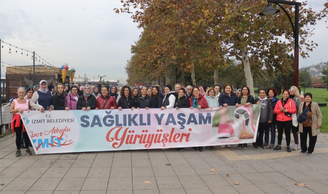 İzmit Belediyesinin düzenlediği Sağlıklı Yaşam Yürüyüşleri, özellikle kadınların yoğun katılımıyla