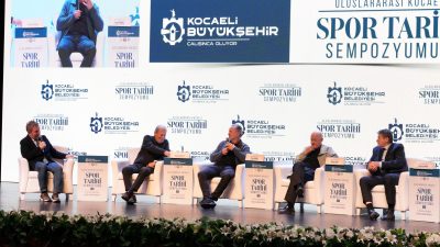 Büyükşehir Belediyesi’nin organizasyonluğunda düzenlenen Kocaeli Spor Tarihi Sempozyumu’nda “Kocaelispor” konulu