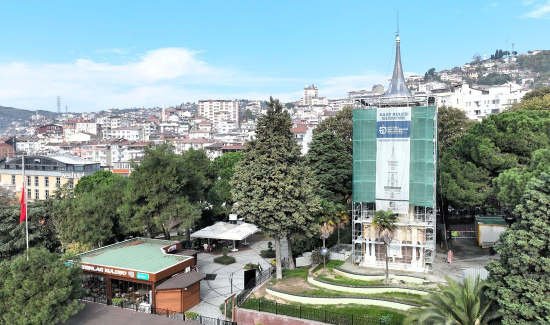 Kocaeli Büyükşehir Belediyesi, kentin 125 yıllık sembol yapısı olan Saat