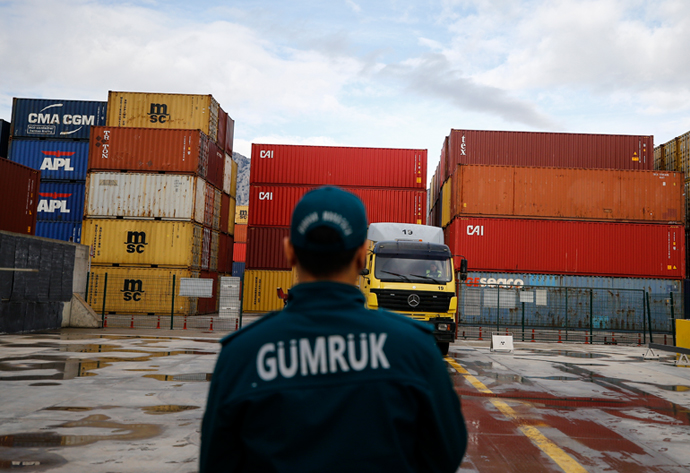 Cumhurbaşkanı Kararı ile Gümrük Kanunu’nun bazı maddelerinde değişikliğe gidilerek taşıtlara