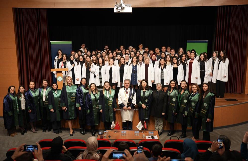 Kocaeli Sağlık ve Teknoloji Üniversitesi Sağlık Bilimleri Fakültesi'nde düzenlenen Beyaz