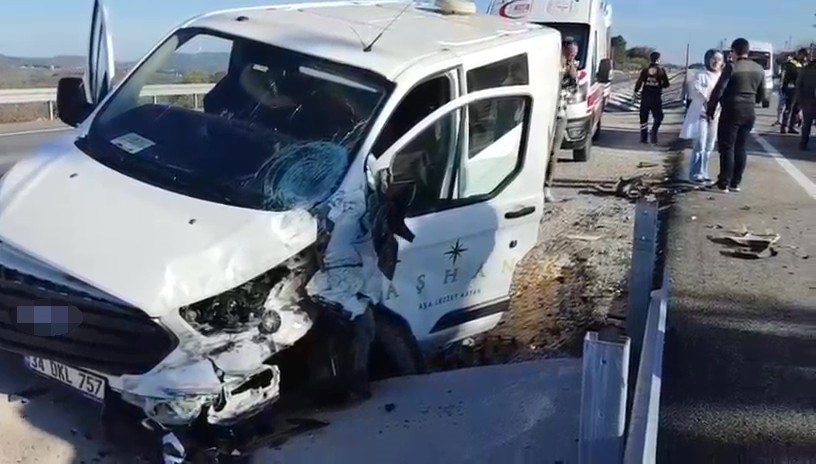 Kocaeli'nin Kandıra ilçesinde 2 aracın çarpıştığı kazada sürücüler yaralandı. Kaza