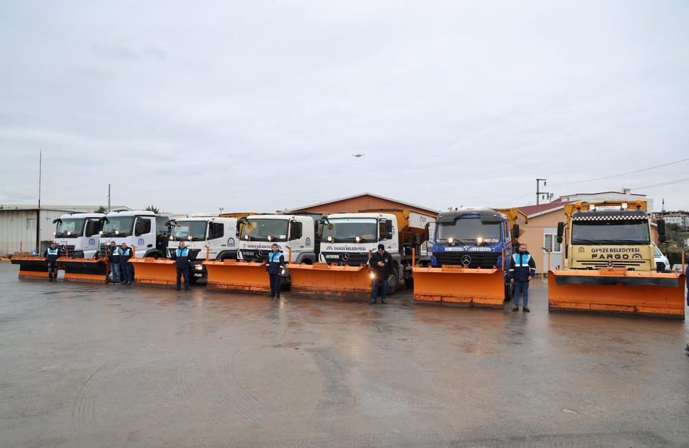 Meteorolojiden gelen kar uyarısının ardından Gebze Belediyesi tüm birimleriyle alarma