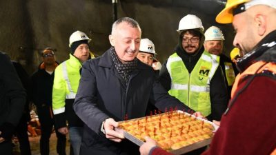Kocaeli Büyükşehir ekipleri, 2025'in son saatlerinde de sahada görev yaparken,