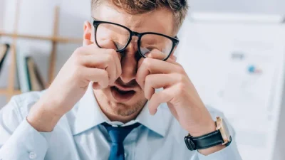 Göz ovuşturmak, bilinçsiz damla kullanmak ve düzenli muayeneyi ihmal etmek