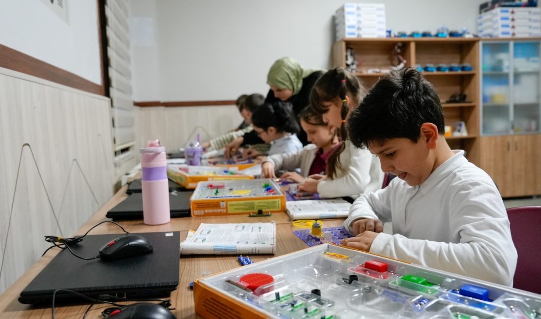 Başiskele’de eğitime ve geleceğin teminatı çocuklara büyük önem veren Başiskele