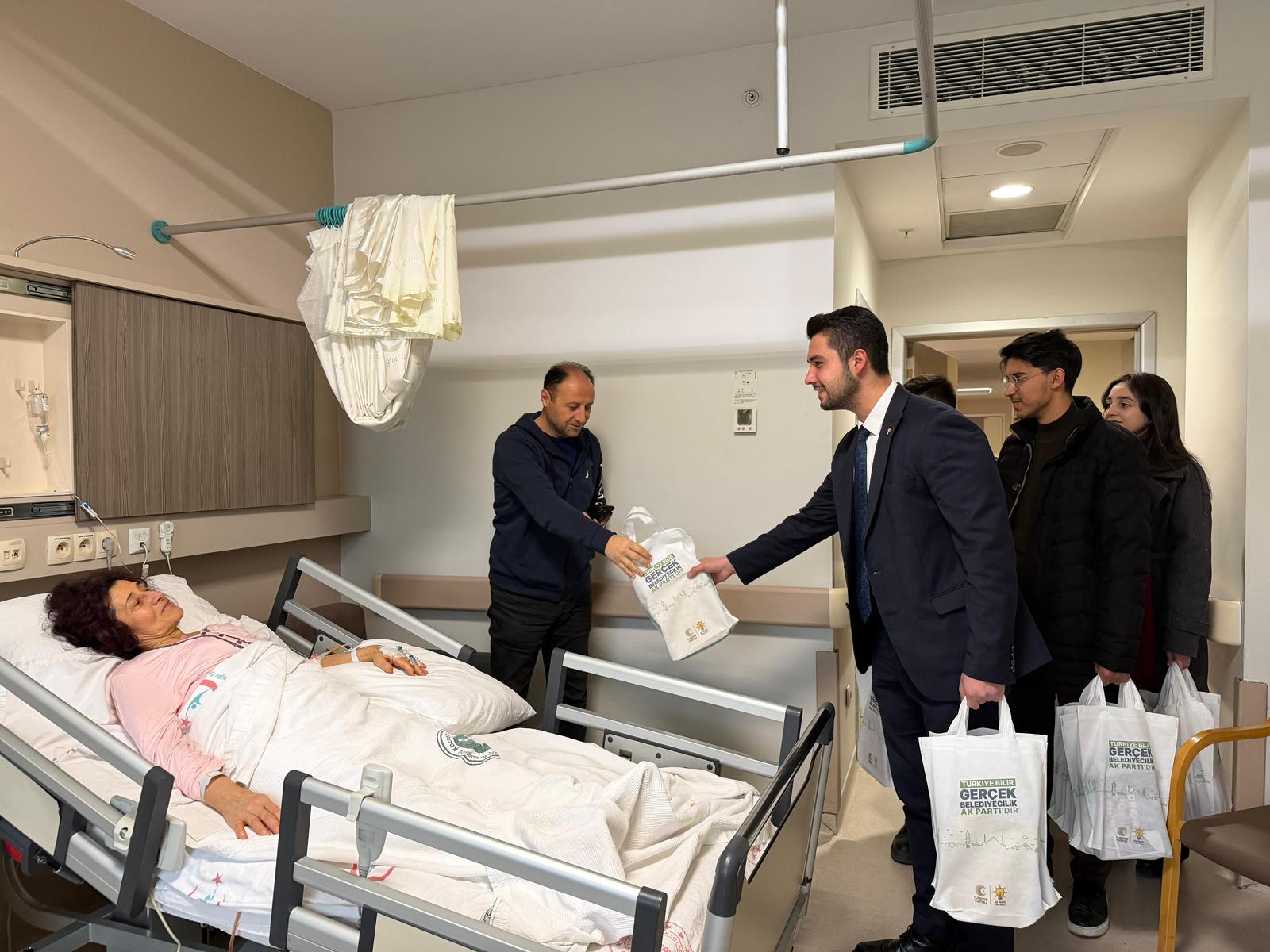 AK Parti İzmit İlçe Gençlik Kolları Başkanı Eyüp Akbal ve