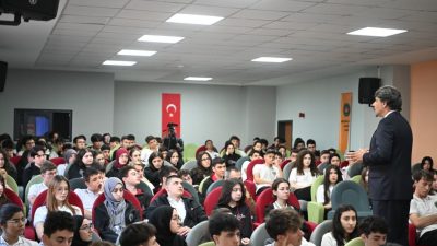 Kartepe Belediye Başkanı Av. M. Mustafa Kocaman, gençlerle bir araya