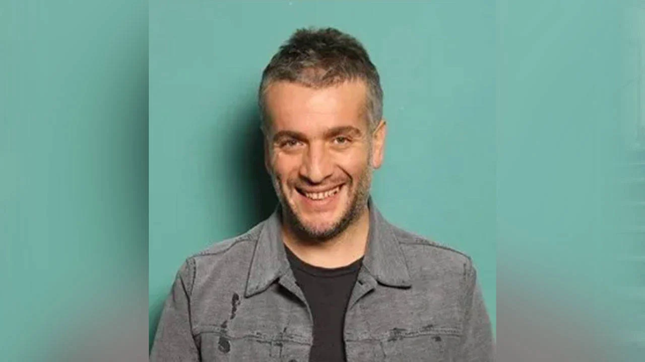 Ünlü oyuncu Murat Cemcir, geçtiğimiz günlerde evinde rahatsızlanarak hastaneye kaldırılmıştı.