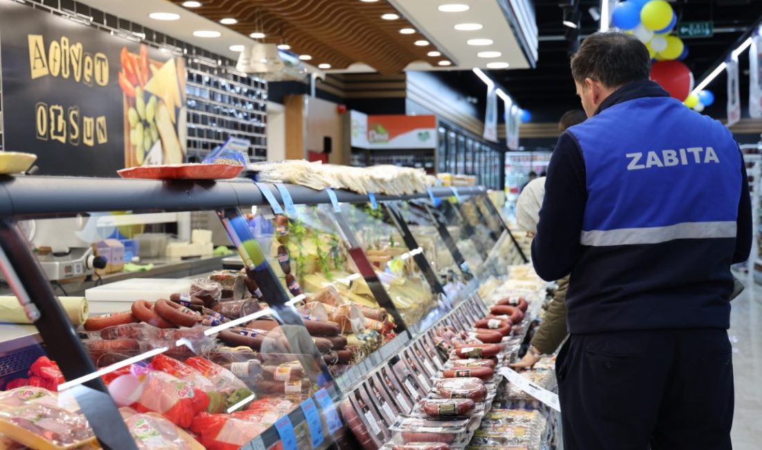Kartepe Belediyesi Zabıta Müdürlüğü ekipleri, ilçe genelindeki marketlerde yürüttükleri denetimleri