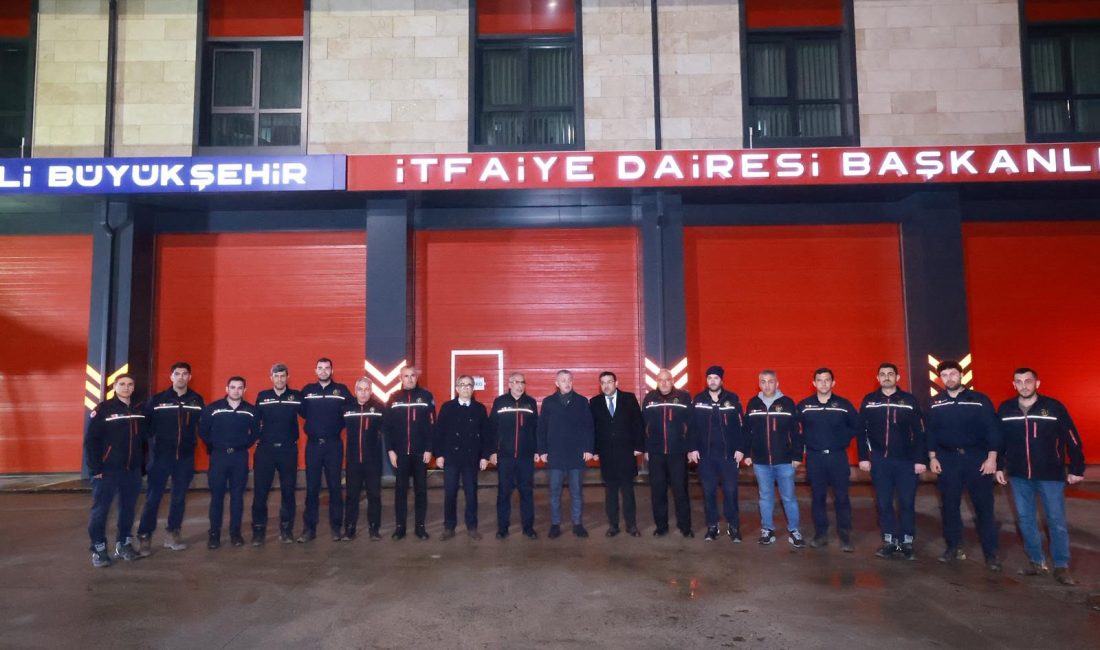 Kocaeli Büyükşehir Belediye Başkanı Tahir Büyükakın, yılın son saatlerinde görev