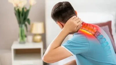 Uzmanlar, cep telefonu ve dizüstü bilgisayarların yanlış kullanımının “text neck”