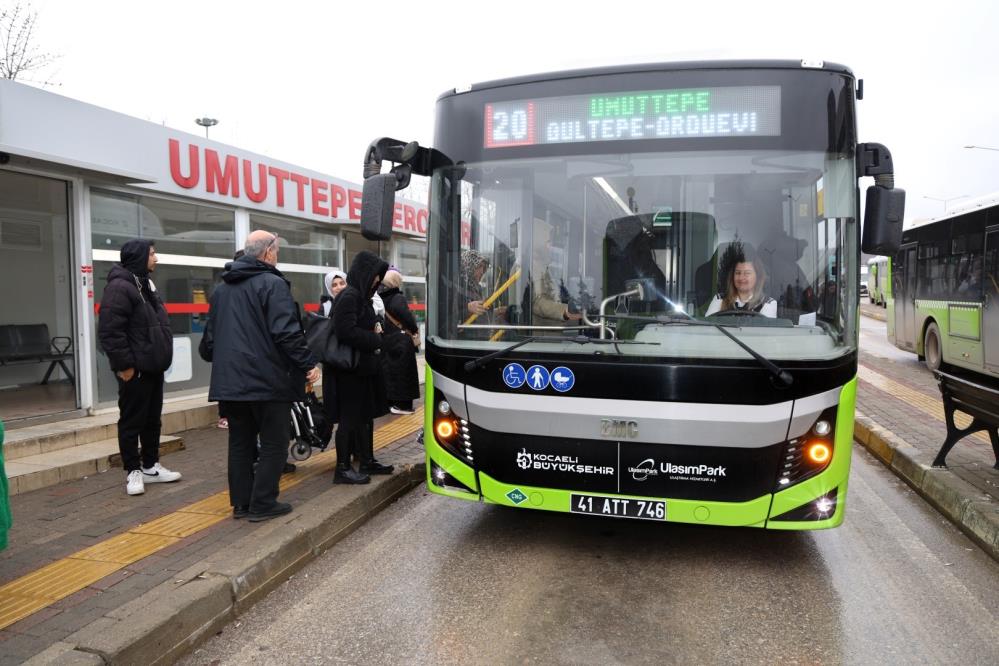 Kocaeli'de toplu taşımada direksiyon başına geçen kadın sürücüler, kentin ulaşımına