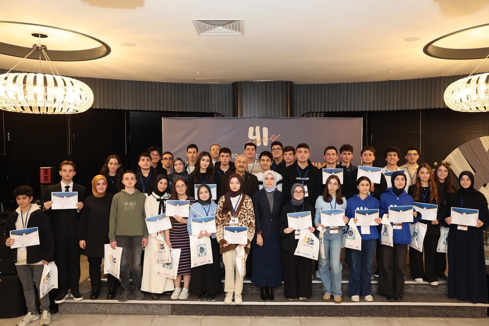 Gebze Belediyesi'nin 41 Genç Programı'nda 10. dönem tamamlanırken, öğrenciler depreme
